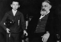 Black and White photograph of Joseph Joachim and a young Franz Vecsey c1905