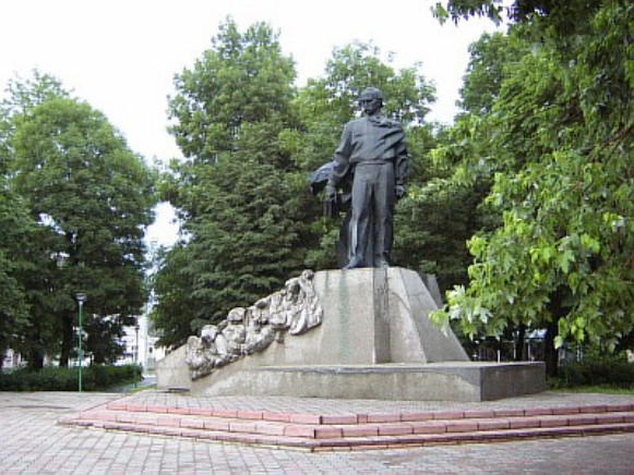 Photo of Mykhailo Verbytsky monument in Yavoriv, Lviv