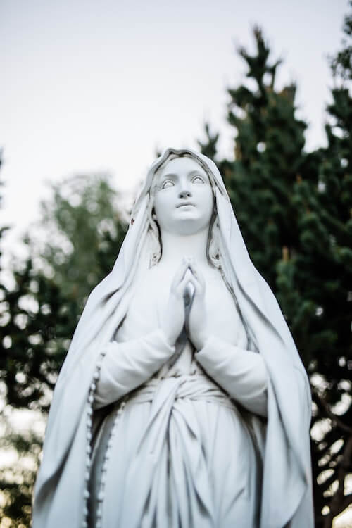 Statue of Mary praying